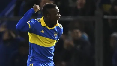 O Boca Juniors busca uma virada dram&aacute;tica, com gola&ccedil;o de Adv&iacute;ncula e tento decisivo aos 54 do 2&deg; tempo