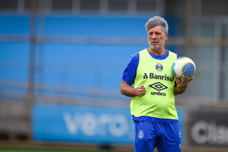Renato Portaluppi em treino do Gr&ecirc;mio 