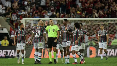&Aacute;rbitro do Fla-Flu tem pol&ecirc;micas com o Fluminense, que pede puni&ccedil;&atilde;o &agrave; CBF