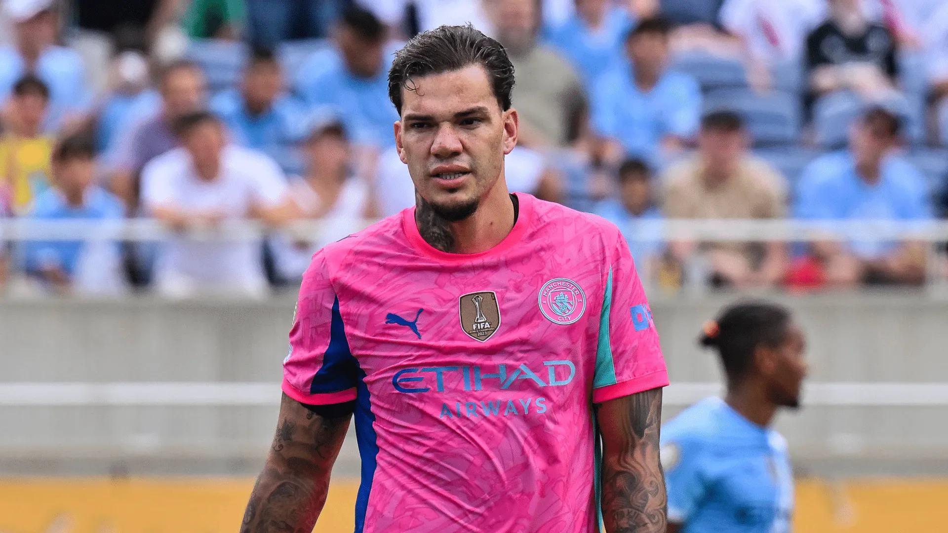 Goleiro Ederson durante jogo do Manchester City no Mundial