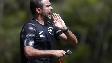Artur Jorge j&aacute; identifica problemas no Botafogo, mas tem pouco tempo para consert&aacute;-los
