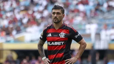 &lsquo;N&atilde;o viu a bola&rsquo;: Arrascaeta &lsquo;some&rsquo; em Flamengo x Bayern e mostra por que nunca jogou na Europa