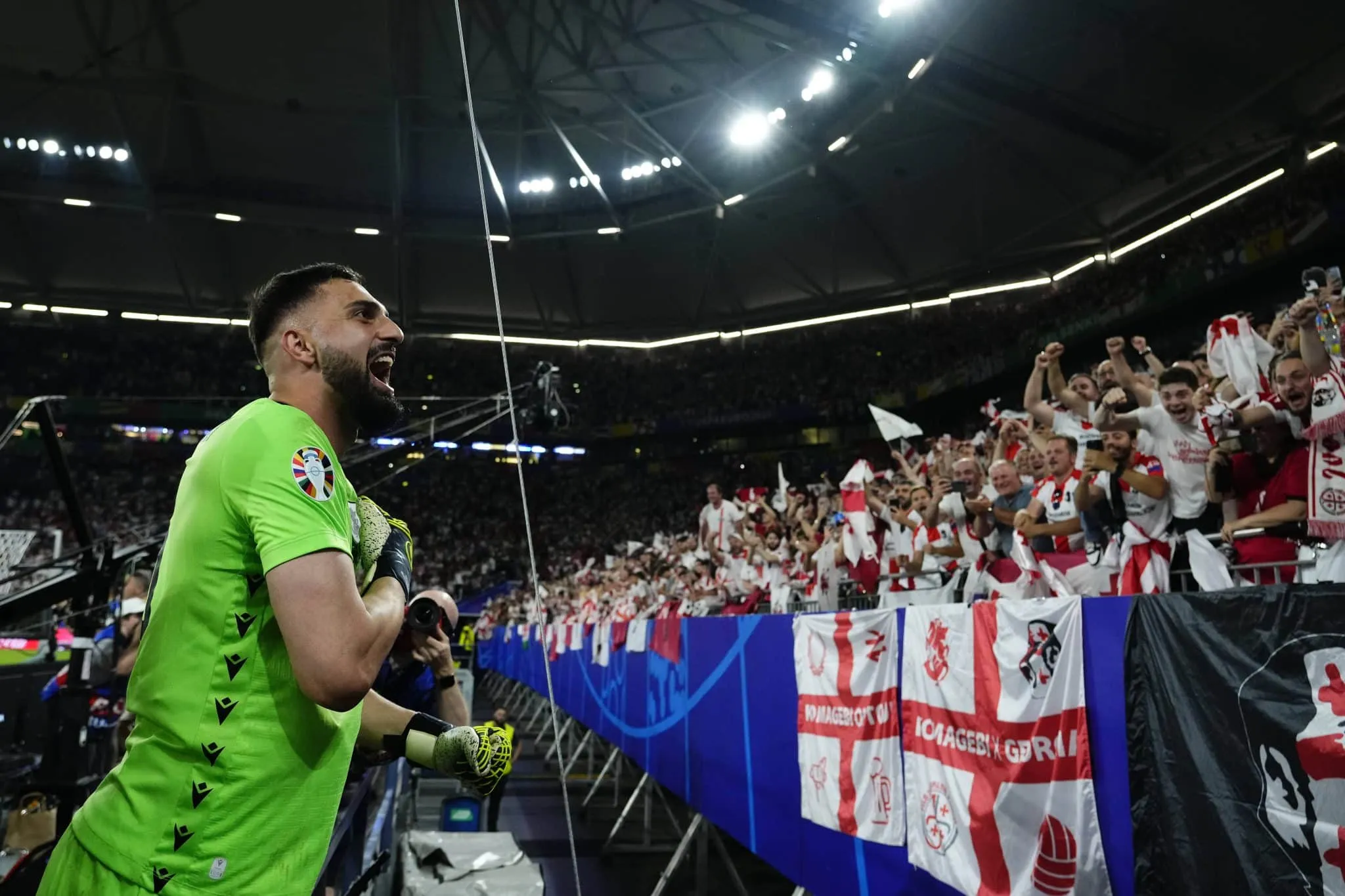 Pegador de p&ecirc;nalti, her&oacute;i da Euro e parou CR7: quem &eacute; o novo goleiro de R$ 215 mi do Liverpool