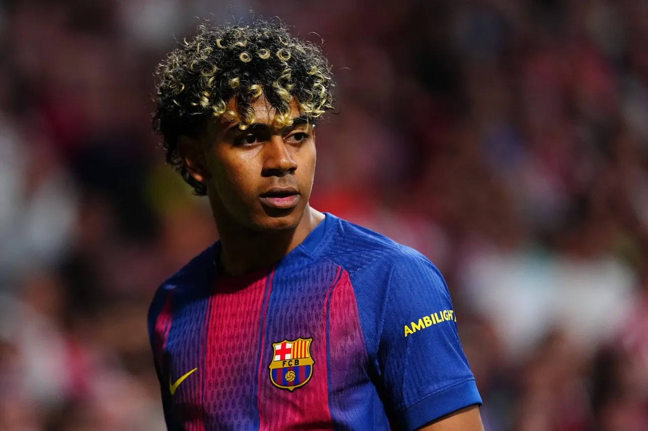 Yamal n&atilde;o comemora gol de Lewandowski na vit&oacute;ria do Barcelona e se desentende com Flick