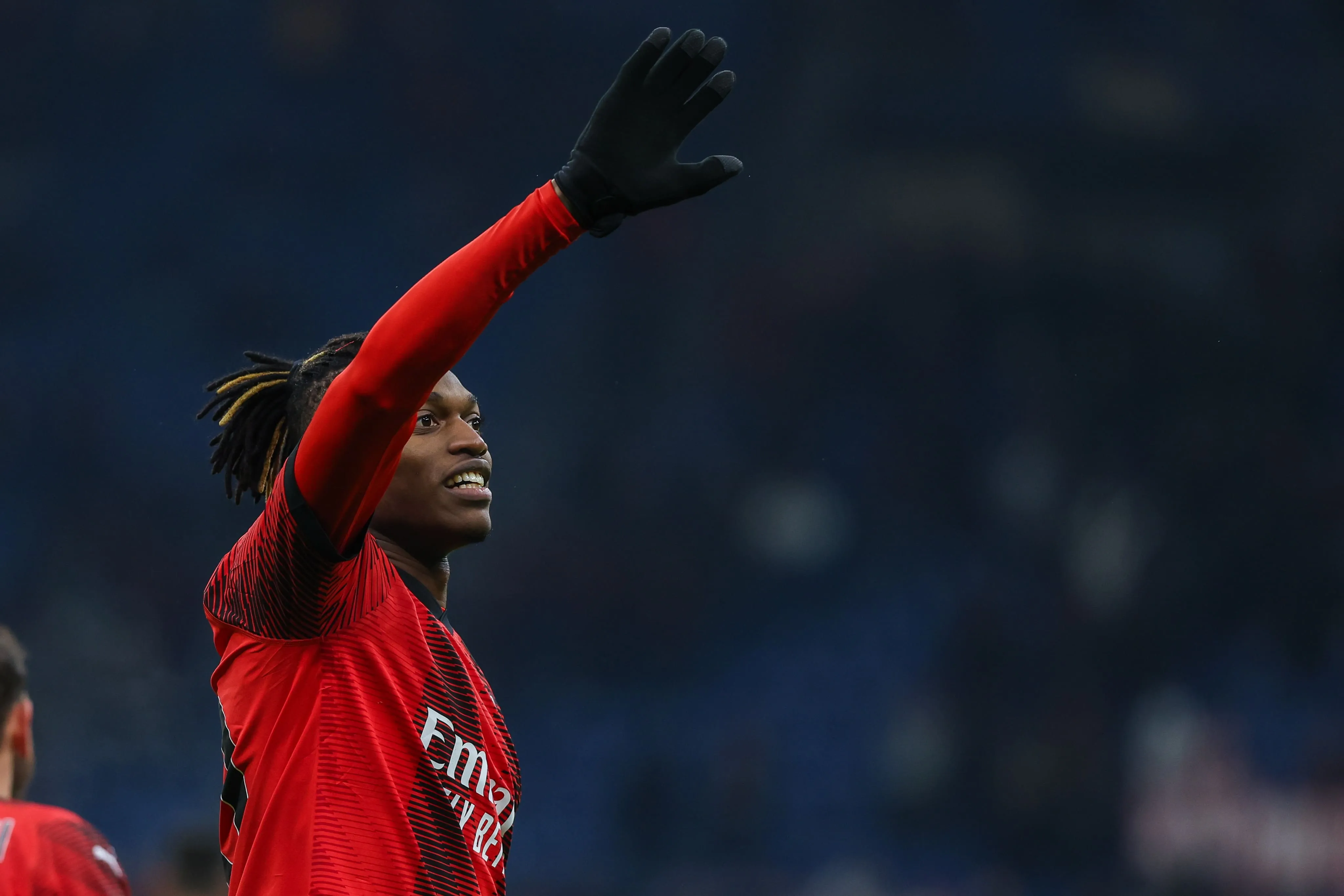 Rafael Le&atilde;o faz as pazes com a torcida do Milan em goleada: &lsquo;Vamos continuar juntos&hellip;&rsquo;