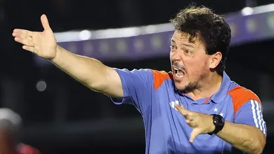 Irritado com poss&iacute;vel demiss&atilde;o, Diniz explode contra gest&atilde;o do Cruzeiro: &lsquo;Espero que seja mentira&rsquo;