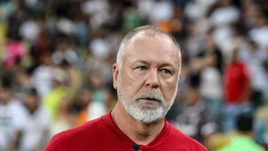 Mano promete mudan&ccedil;as &agrave; torcida do Fluminense e cumpre, mas &eacute; vaiado no Maracan&atilde;