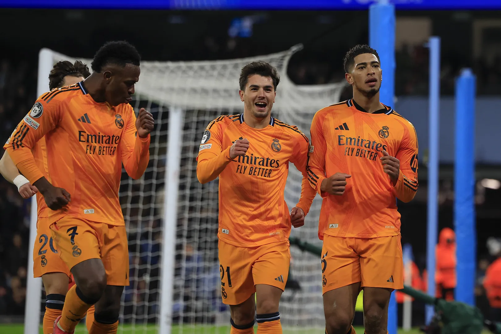 Vinicius Junior comemora gol do Real Madrid com Bellingham e Brahim Diaz (Foto: Imago)