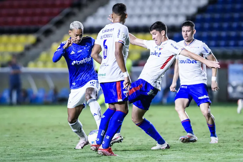 Muito marcado, Matheus Pereira, craque do Cruzeiro, fez partida discreta