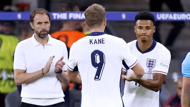 Watkins agu&ccedil;a rivalidade com Kane antes da Champions: &lsquo;Quero ser o cara&rsquo;