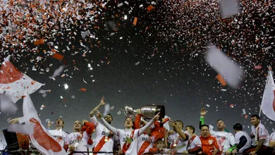 Entre fantasmas e galinhas, o River se reergue com o brio e o talento de um grande campe&atilde;o