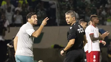 Abel Ferreira cita problemas sem solu&ccedil;&atilde;o no horizonte ap&oacute;s derrota do Palmeiras