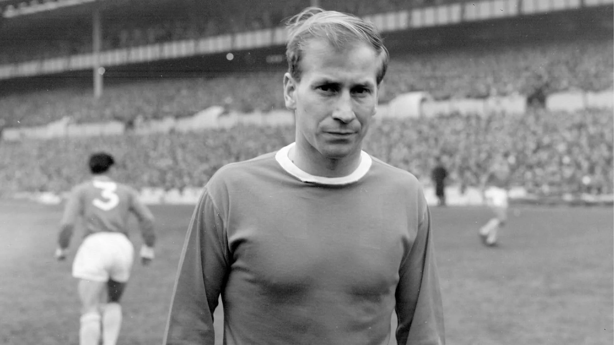Bobby Charlton, o jovem que sobreviveu para ser um imortal do Manchester United e da Inglaterra