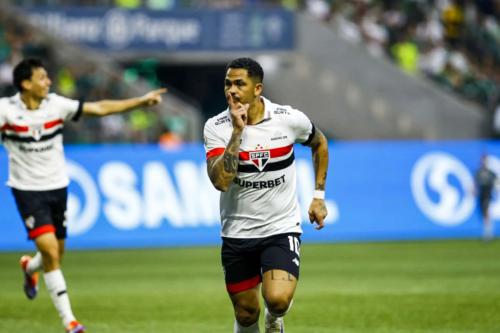 Acredite se quiser: Luciano foi expulso pela primeira vez com a camisa do S&atilde;o Paulo