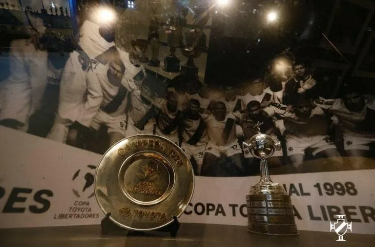 Vasco vai definir o que ser&aacute; feito com trof&eacute;us antes da reforma de S&atilde;o Janu&aacute;rio