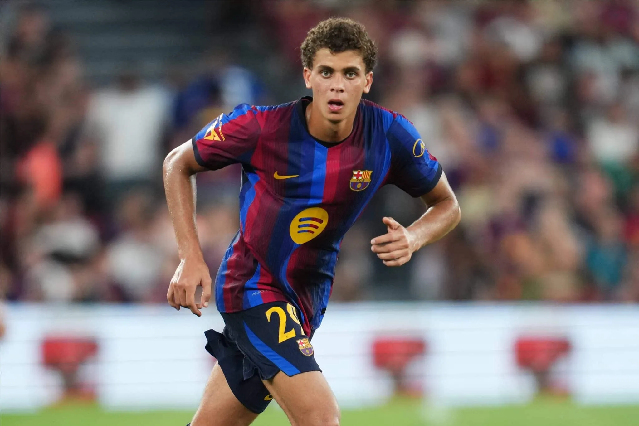 Hamza Abdelkarim em a&ccedil;&atilde;o pelo Barcelona 