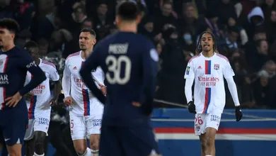 Ainda n&atilde;o acabou: Lyon ressurge e bate o PSG para dar emo&ccedil;&atilde;o &agrave; Ligue 1
