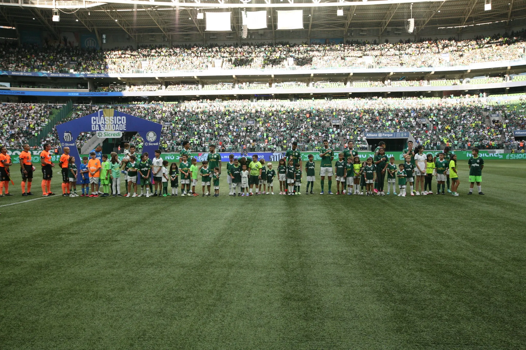 Palmeiras bate e WTorre promete troca, mas sem cronograma: Guerra por gramado do Allianz s&oacute; est&aacute; come&ccedil;ando