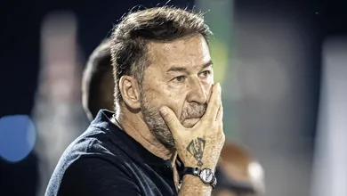 Um m&ecirc;s depois: Augusto Melo n&atilde;o desiste da presid&ecirc;ncia mesmo cada vez mais sozinho
