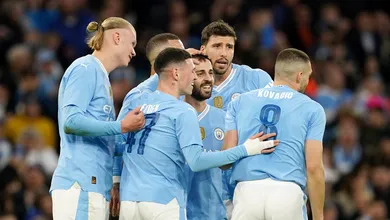 A sorte sorriu para Bernardo Silva: vaga do City nas semis da Copa da Inglaterra veio com gols desviados