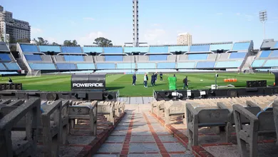 De entrada pela churrasqueira a rio onde caem bolas: te levamos para conhecer 10 est&aacute;dios raiz do Uruguai