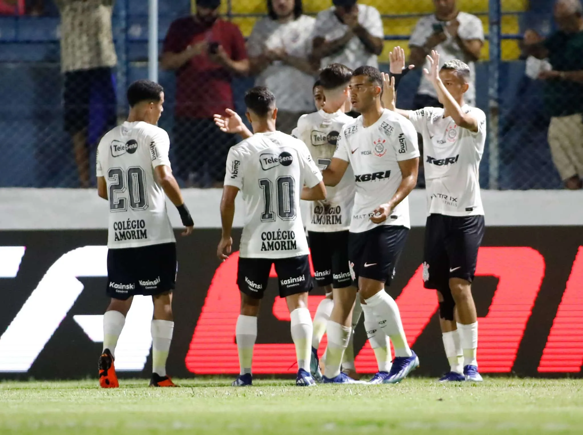 Corinthians chega a semifinal de Copinha ap&oacute;s quatro anos, e segue vivo em busca do 11&ordm; t&iacute;tulo