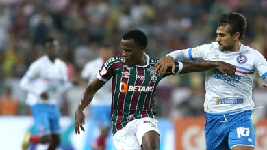 Maluquice no Maracan&atilde;: Fluminense vira contra o Bahia com um a menos e mostra fibra