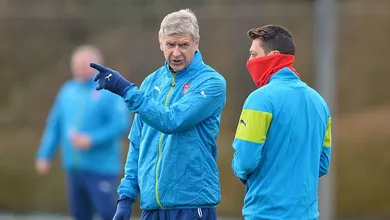 &Ouml;zil quer ficar no Arsenal, mas quer que o clube seja claro quanto ao futuro de Wenger