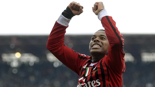 Robinho &eacute; um dos bons coadjuvantes do Milan (Foto: AP)