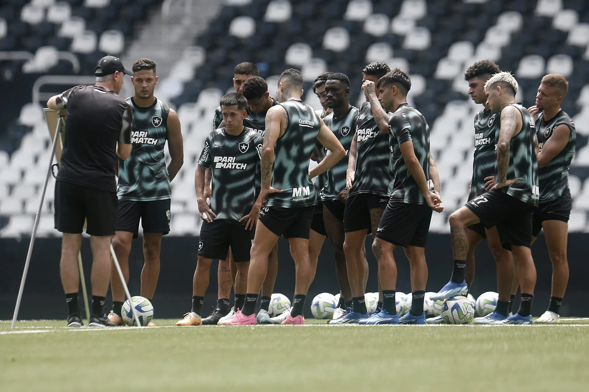 Se o Botafogo precisava de um &lsquo;cen&aacute;rio ideal&rsquo; para manter o sonho do t&iacute;tulo Brasileiro vivo, a hora &eacute; agora