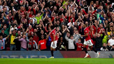 O Chelsea mal assustou, e o Manchester United passeou &agrave; goleada que o garante na pr&oacute;xima Champions League