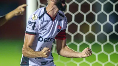 Inter sofre com &lsquo;ressaca&rsquo; e v&ecirc; Vit&oacute;ria encerrar jejum amargo no Brasileir&atilde;o