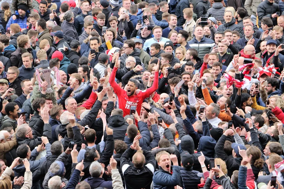 O retorno do Leyton Orient &agrave; Football League deixou uma por&ccedil;&atilde;o de imagens sensacionais