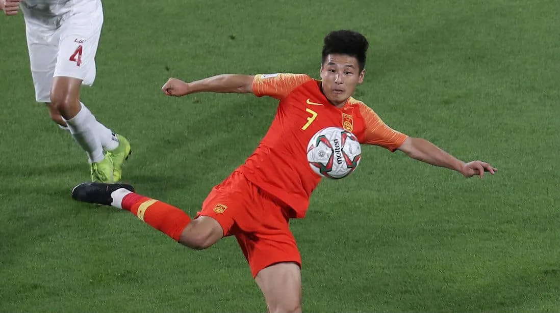 Monstruoso no futebol chin&ecirc;s, Wu Lei brilha na Copa da &Aacute;sia com dois gola&ccedil;os