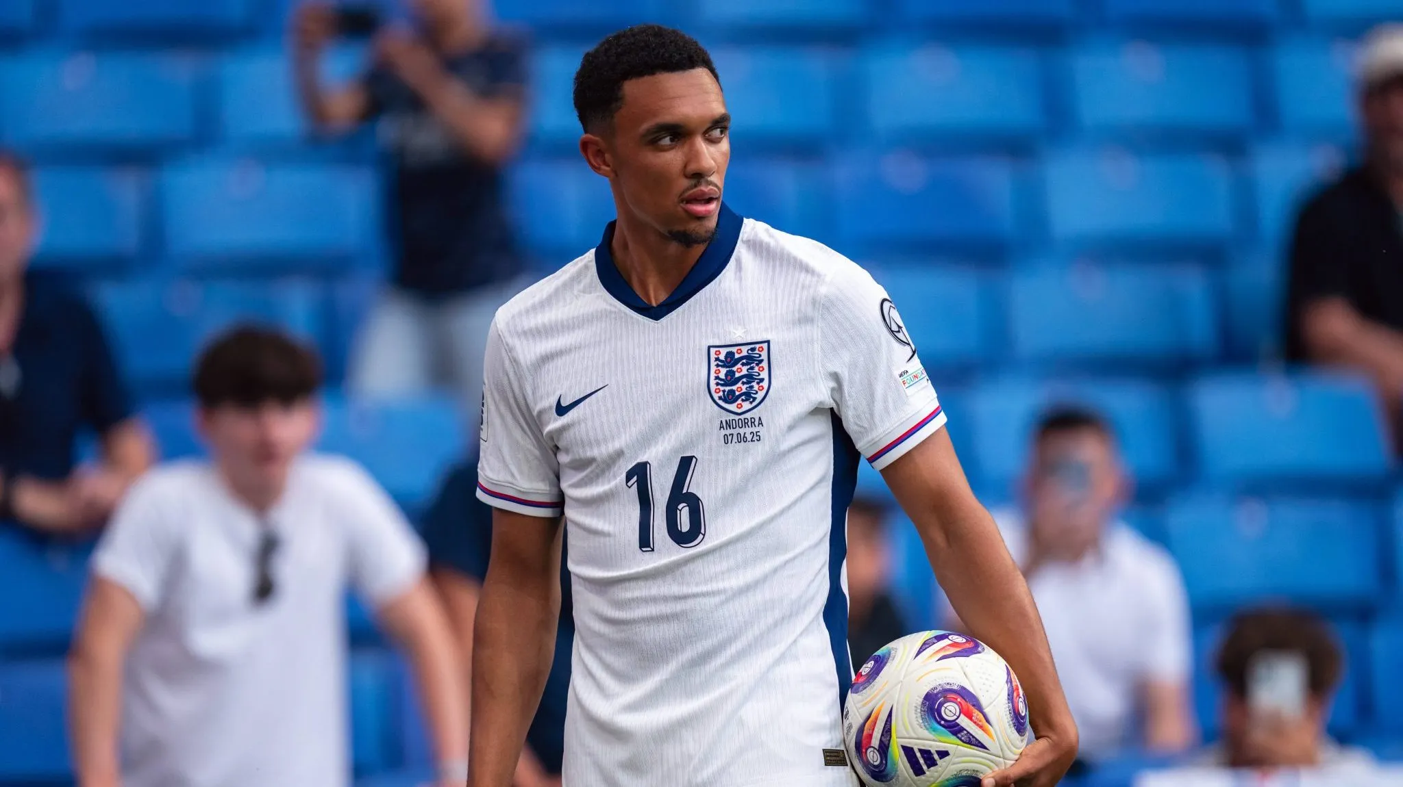 Trent Alexander-Arnold pela sele&ccedil;&atilde;o inglesa (Foto: Imago/Joan Gosa)