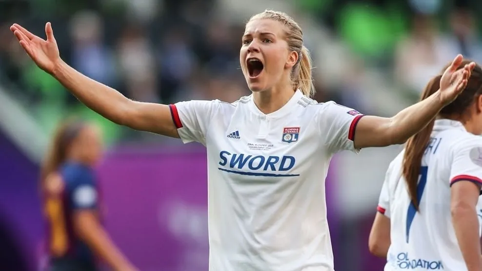 Ada Hegerberg assina &ldquo;contrato hist&oacute;rico&rdquo; com a Nike e abre novos horizontes ao futebol feminino