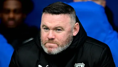 &lsquo;Foi meio estranho&rsquo;: Rooney relembra presente inusitado que ganhou de Maradona