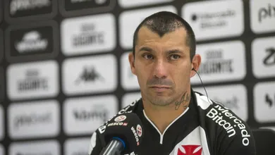 Medel chega ao Vasco ap&oacute;s Pulgar e Vidal chancelarem futebol brasileiro