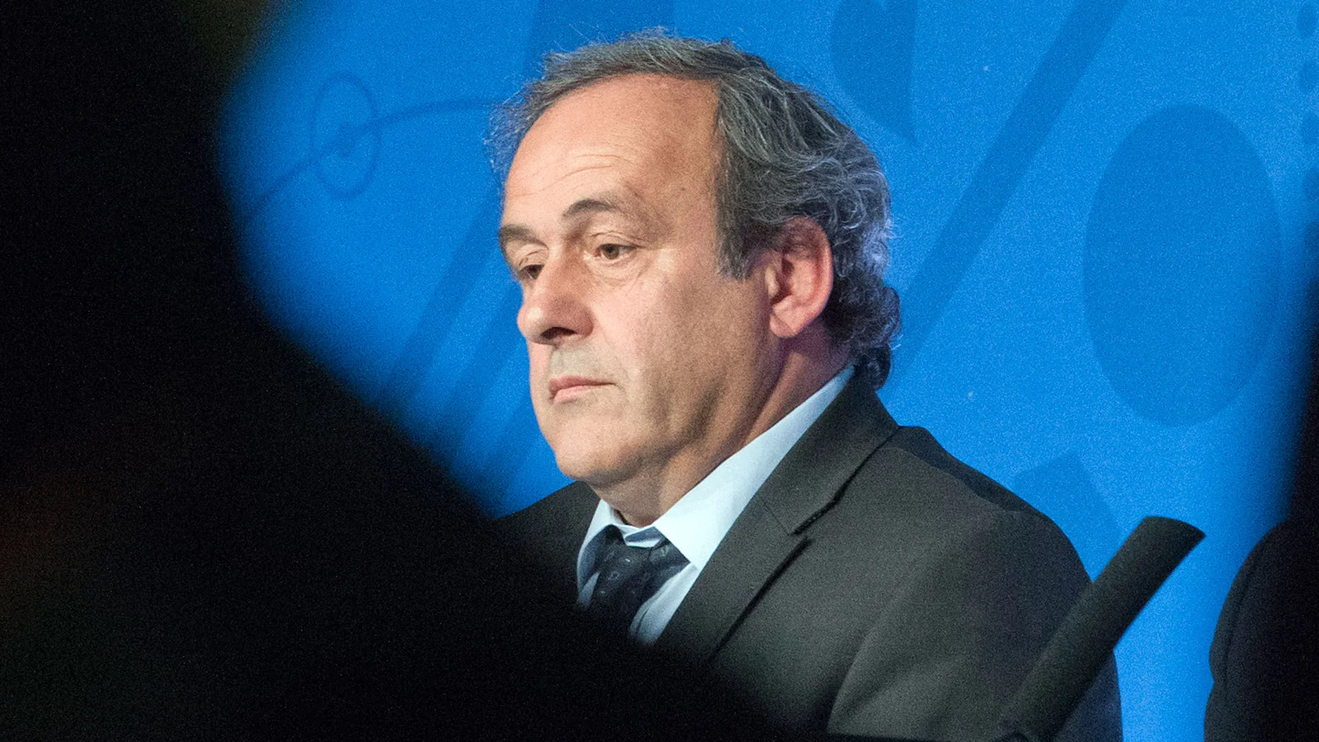 Suspeita de corrup&ccedil;&atilde;o na Copa de 2022 &eacute; obst&aacute;culo nos planos de Platini de voltar ao futebol