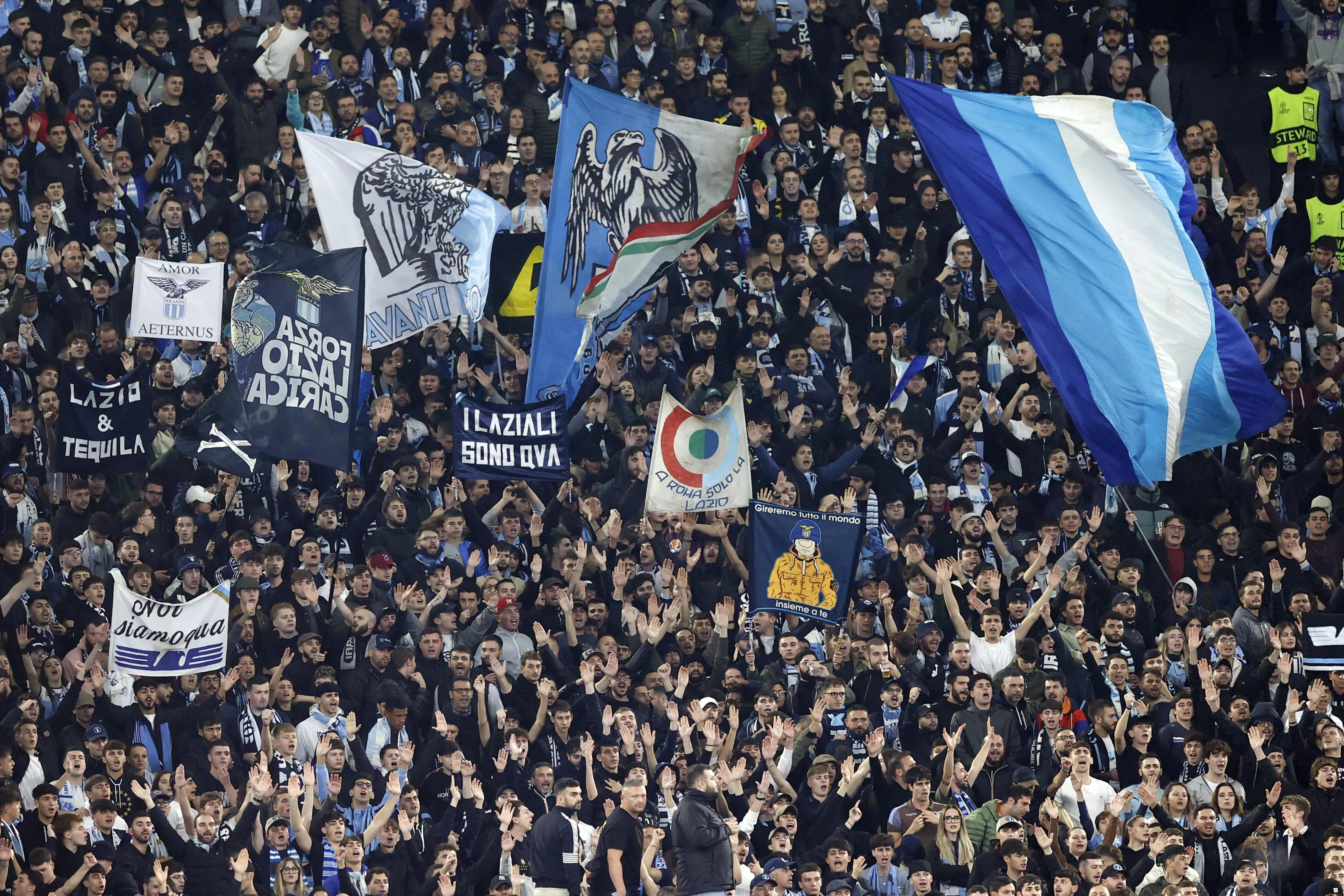 Os ultras da Lazio (que surpresa, s&oacute; que n&atilde;o) foram racistas com Lukaku e o clube foi punido