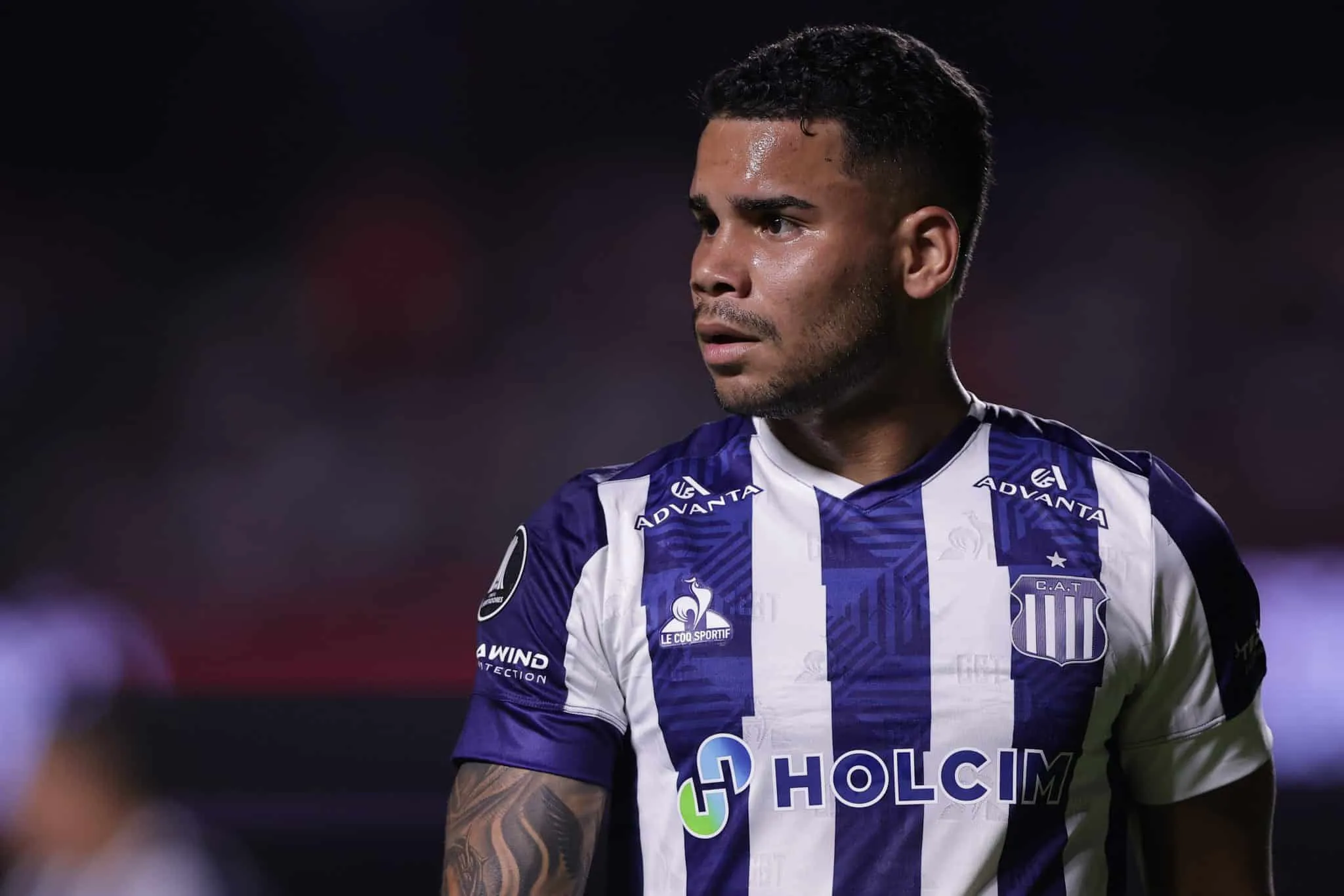&lsquo;Venezuelano morto de fome&rsquo;: Jogador do Talleres denuncia Bobadilla por xenofobia