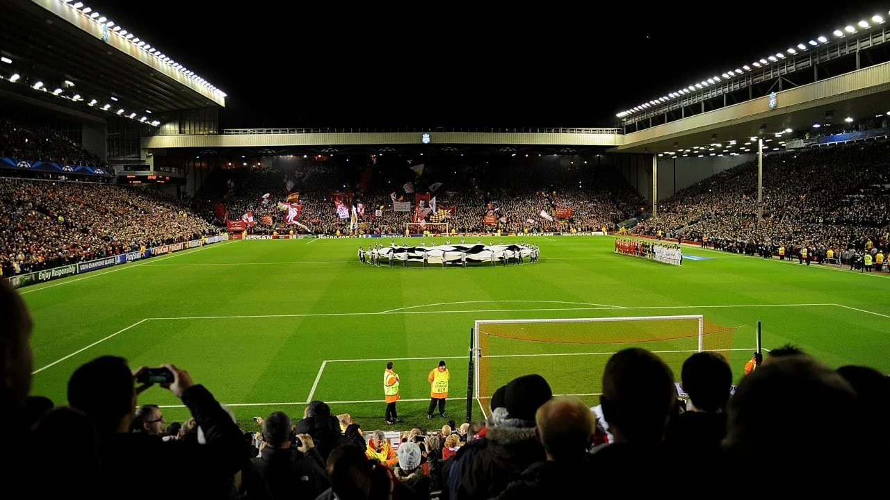 Diretor do Bayern, Salihamidzic ressalta a atmosfera do est&aacute;dio do Liverpool: &ldquo;Anfield &eacute; algo especial&rdquo;