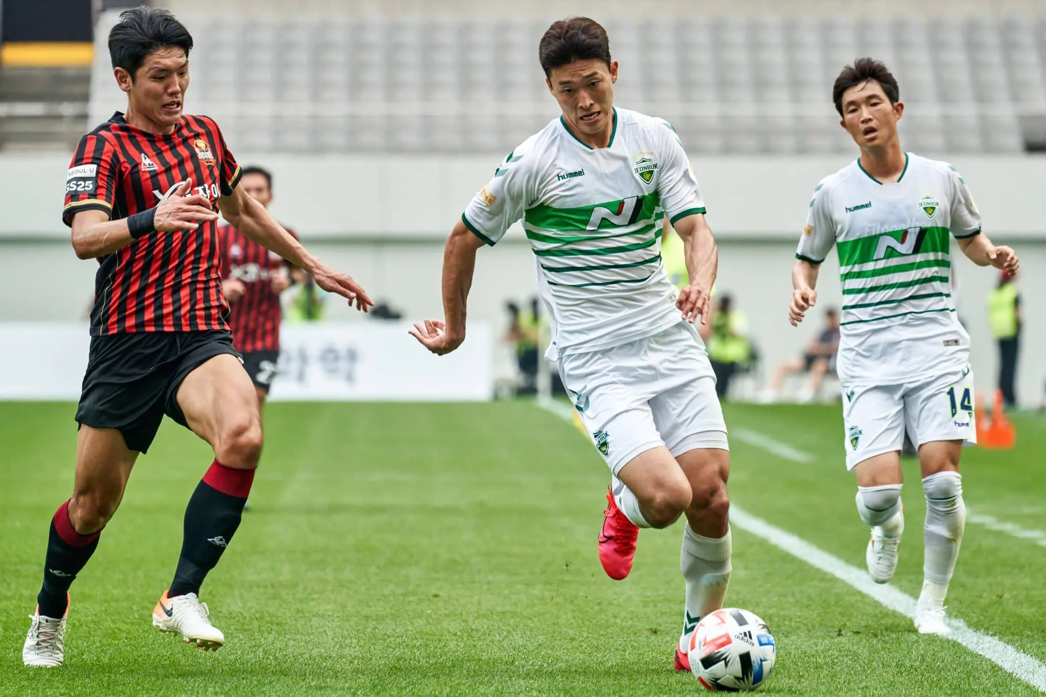 Cho Gue-sung em sua primeira passagem pelo Jeonbuk (Foto: IMAGO / Penta Press)
