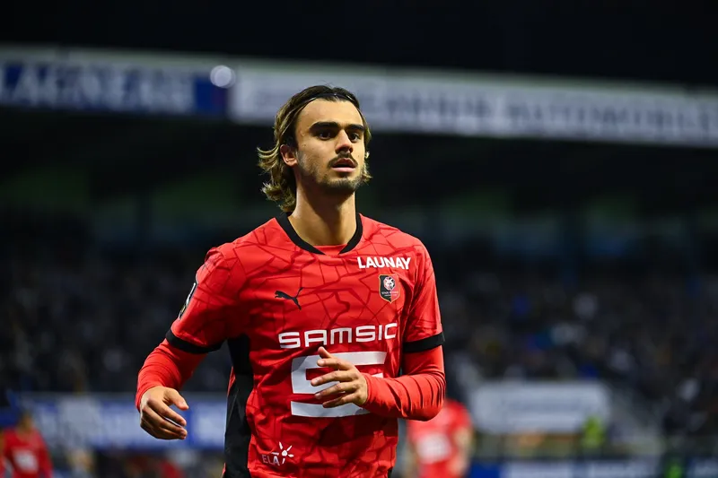 Jota em a&ccedil;&atilde;o pelo Rennes