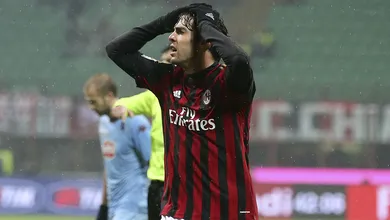 A boa atua&ccedil;&atilde;o de Kak&aacute; ajudou a salvar o Milan de mais erros da defesa