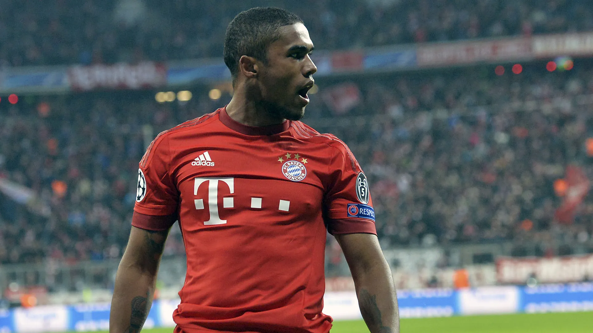 Douglas Costa continua voando e marcou um belo gol pelo Bayern
