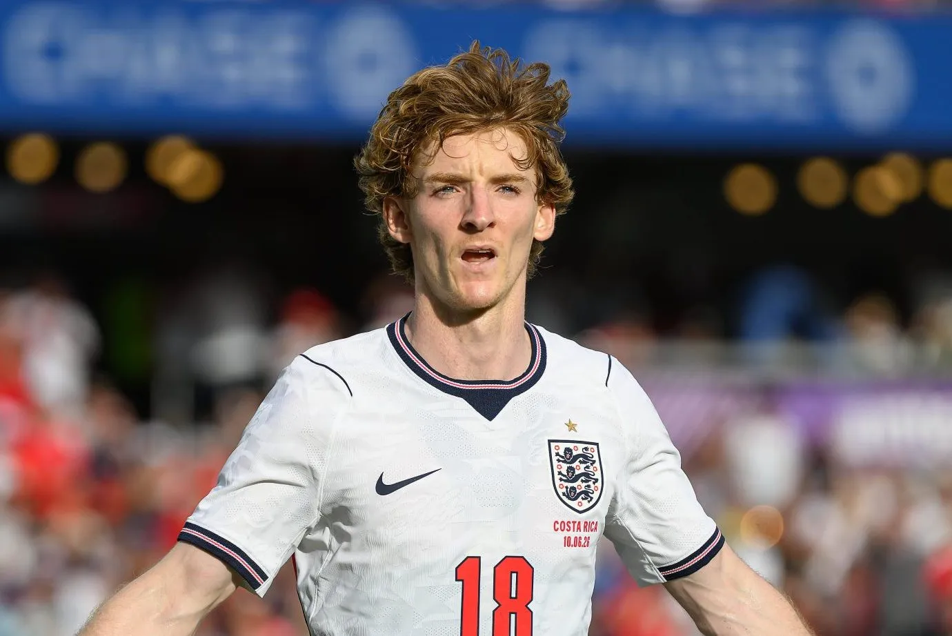 Anthony Gordon ap&oacute;s marcar gol pela Inglaterra