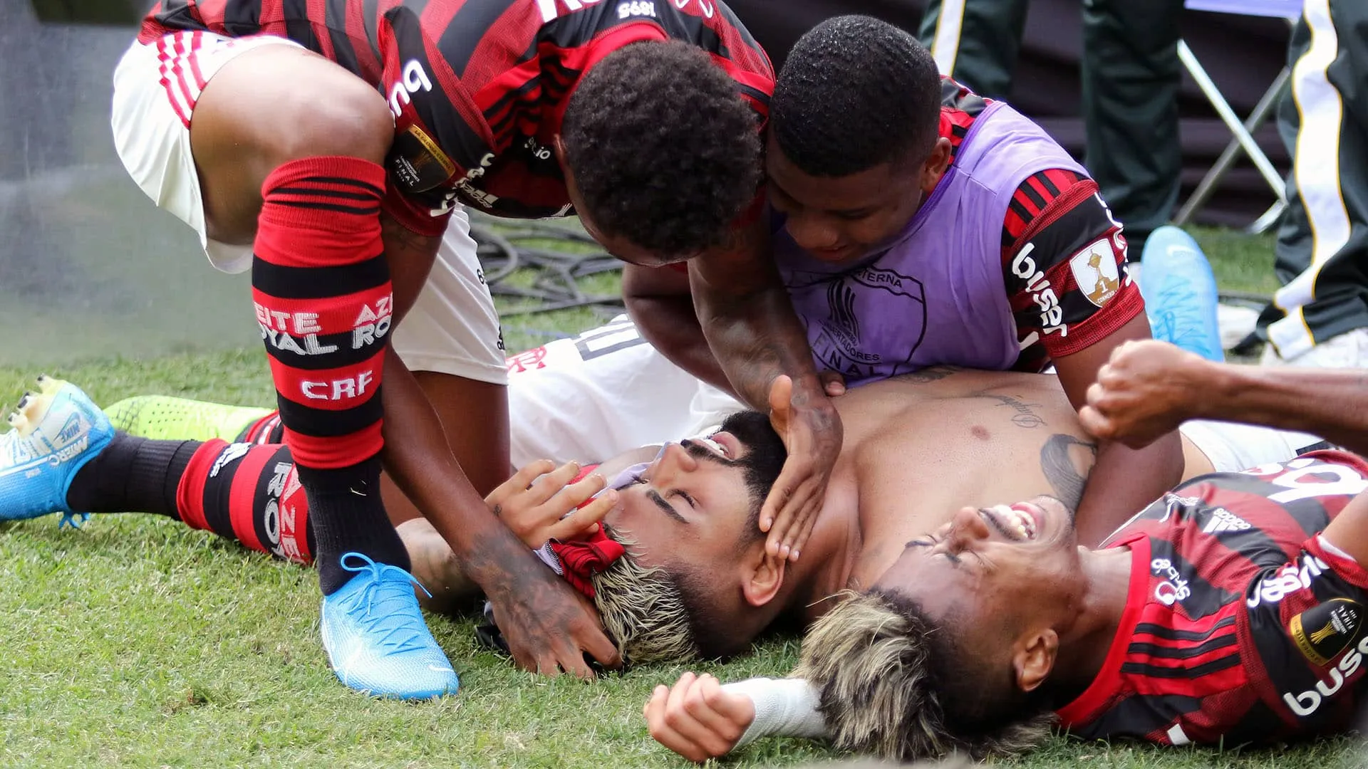 As lembran&ccedil;as de uma emo&ccedil;&atilde;o indescrit&iacute;vel: 10 textos que recontam o t&iacute;tulo do Flamengo na Libertadores de 2019