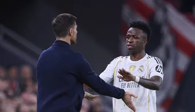 Xabi Alonso se revolta com Simeone ap&oacute;s treta com Vinicius J&uacute;nior: &lsquo;Ultrapassa o respeito&rsquo;