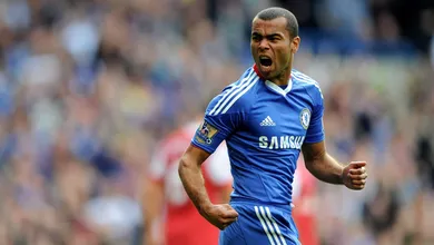 Aos 38 anos, Ashley Cole se aposenta depois de brilhar por Arsenal, Chelsea e sele&ccedil;&atilde;o inglesa